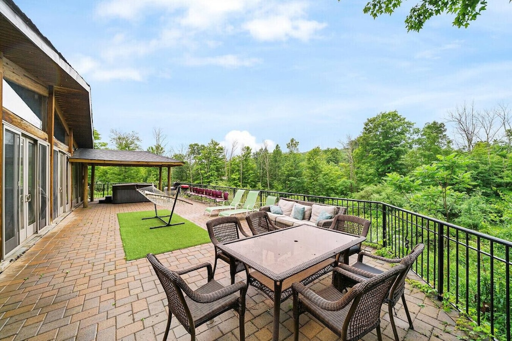 Large 7BR Villa Sleeps 16 Indoor Pool Hot Tub