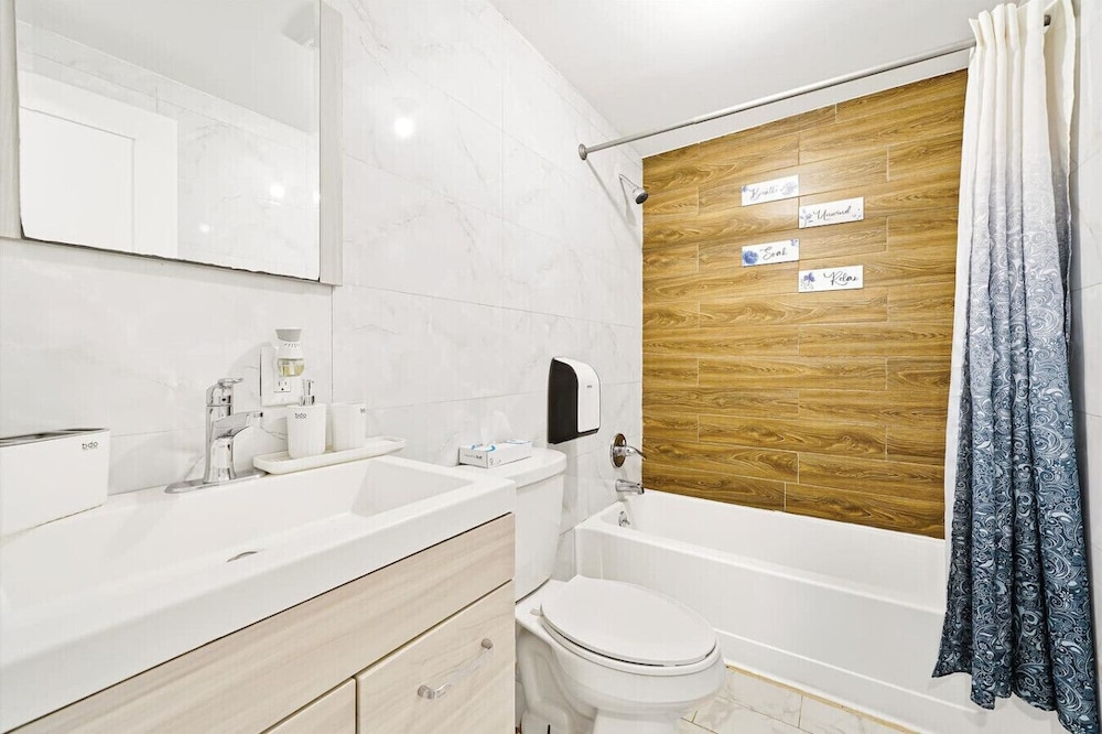 Large 7BR Villa Sleeps 16 Indoor Pool Hot Tub
