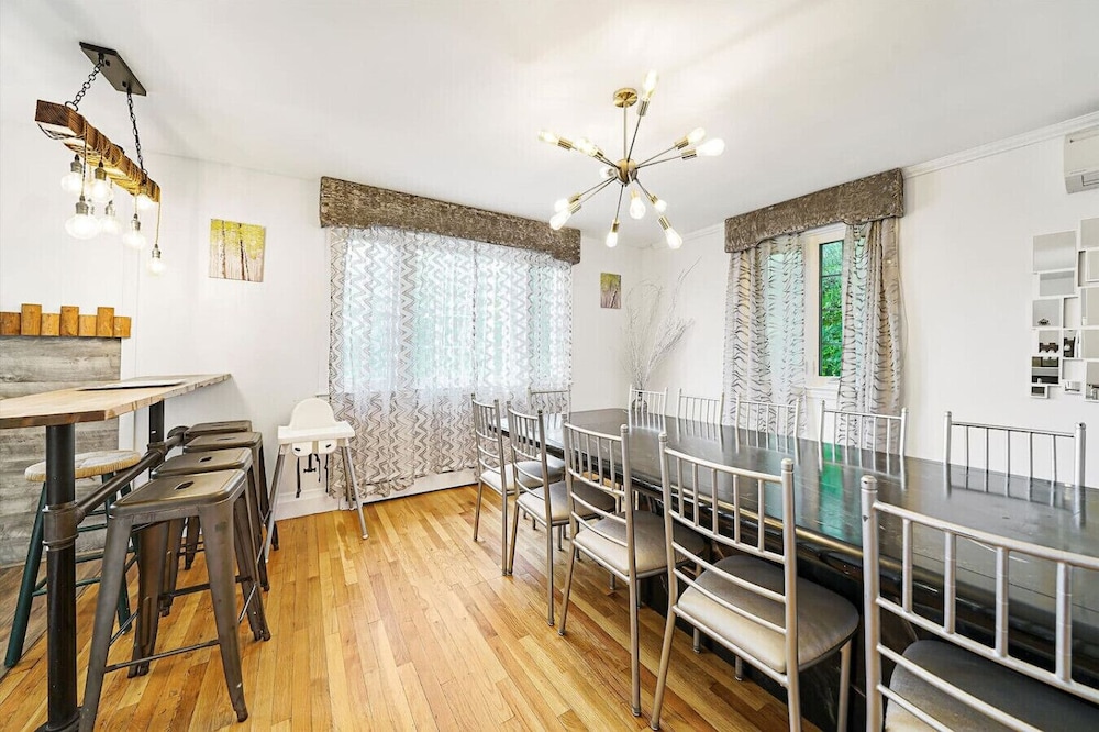 Large 7BR Villa Sleeps 16 Indoor Pool Hot Tub