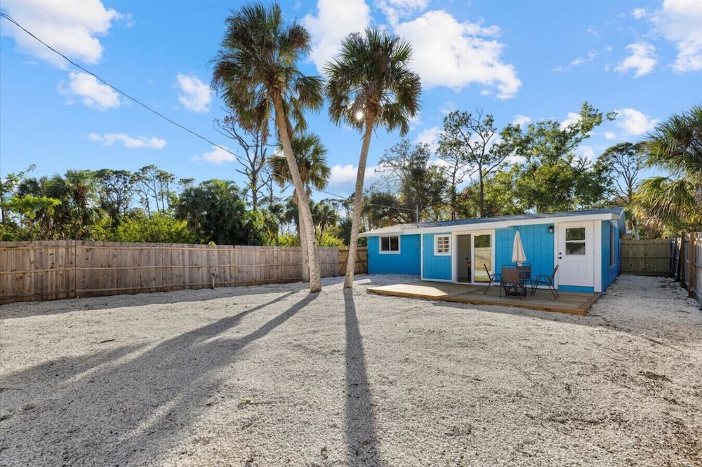 Coastal 2-Bedroom Home Minutes to Beach
