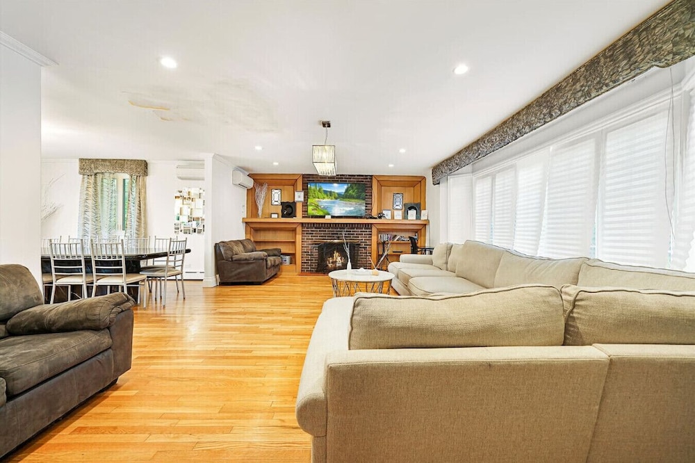Large 7BR Villa Sleeps 16 Indoor Pool Hot Tub