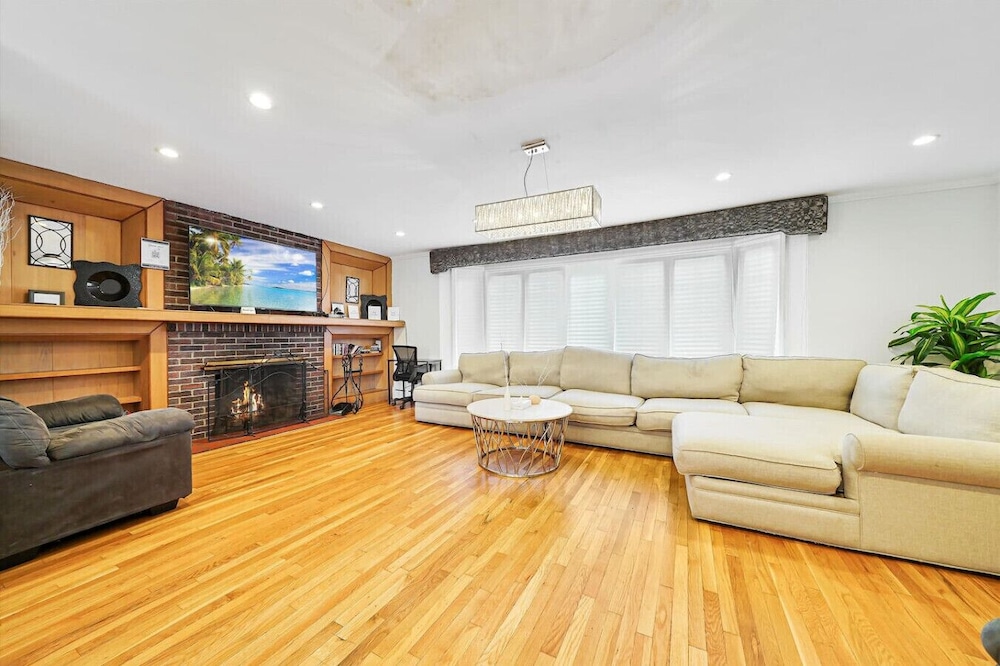 Large 7BR Villa Sleeps 16 Indoor Pool Hot Tub
