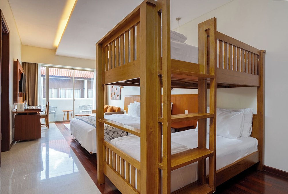 MERUSAKA Nusa Dua
