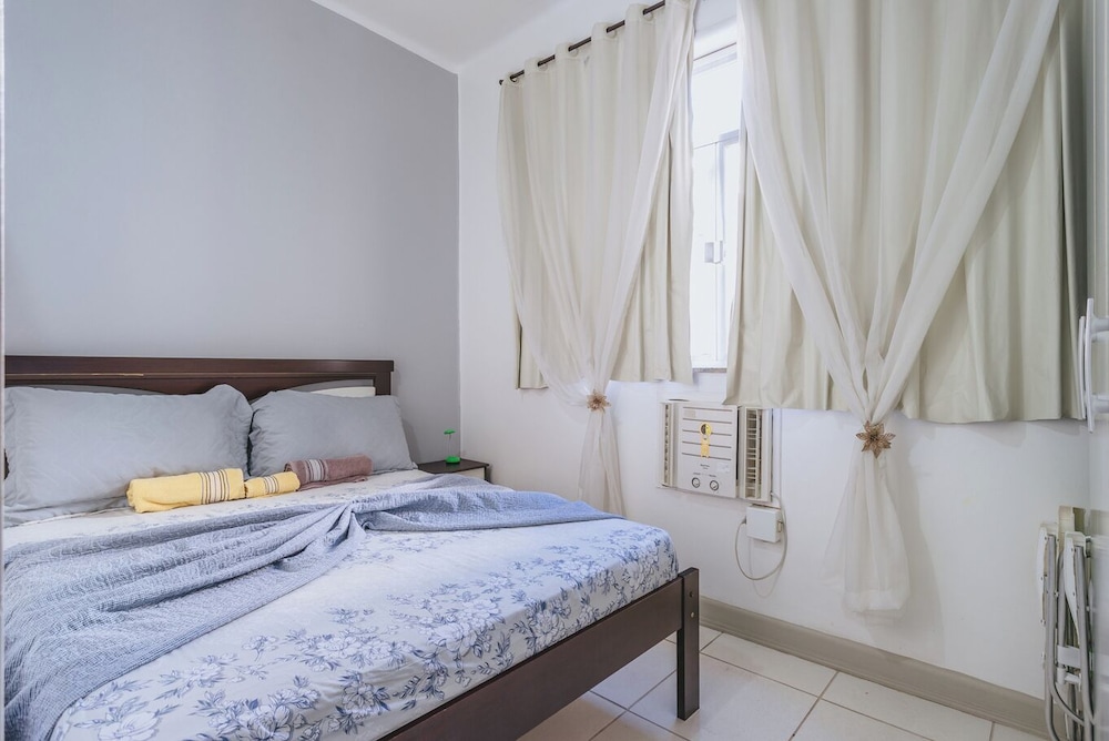 Studio com Wi-fi e Ar a 45m da Praia de Copacabana