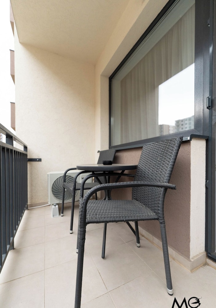 MoHost Sabina - Luxury with Balcony