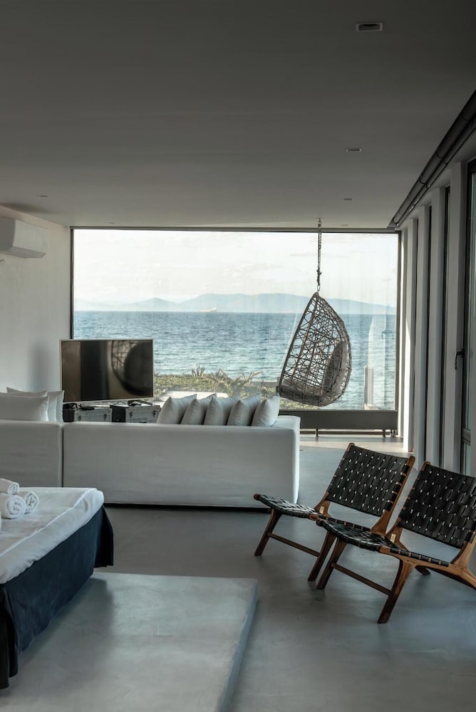 Horizon Luxury Seafront Villa