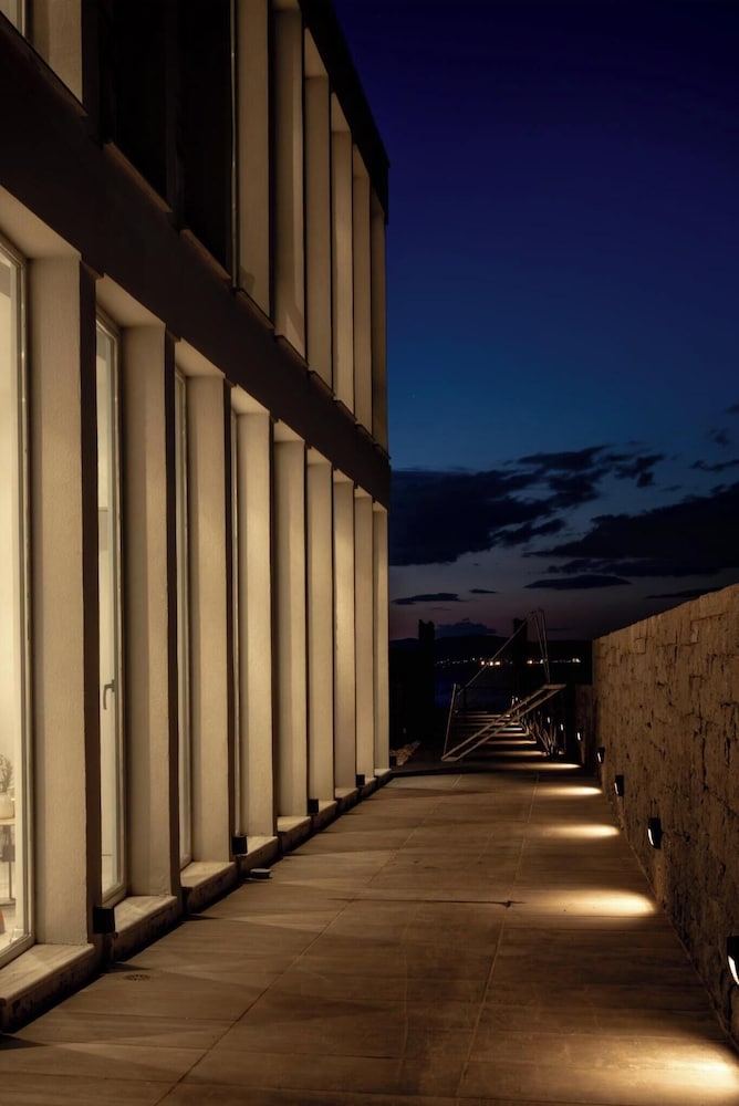Horizon Luxury Seafront Villa