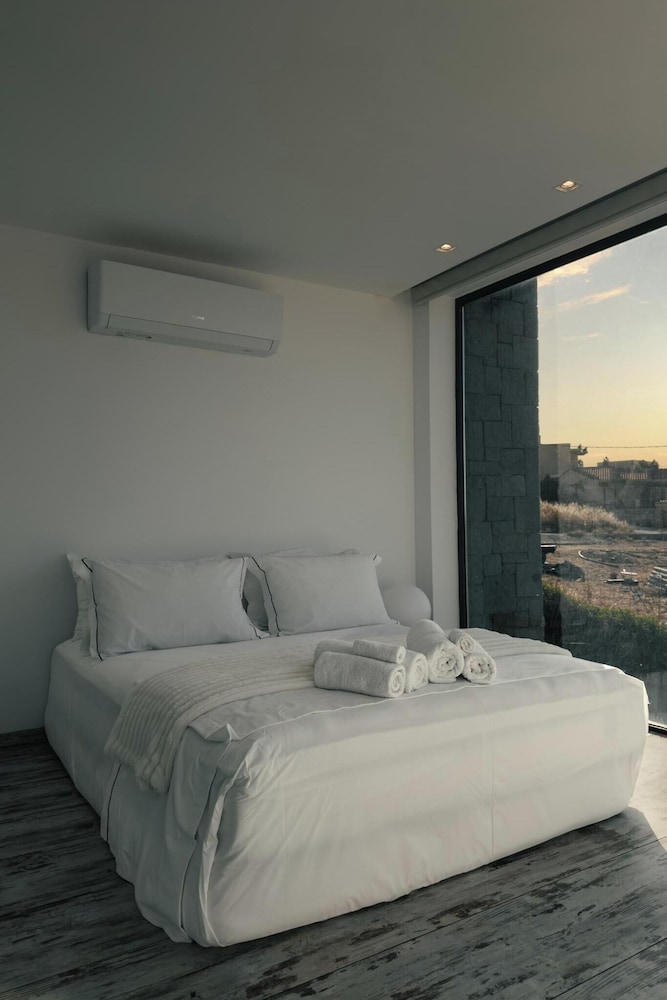 Horizon Luxury Seafront Villa