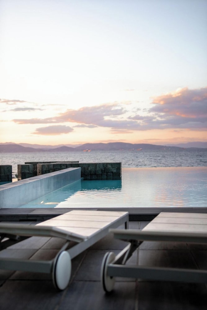 Horizon Luxury Seafront Villa