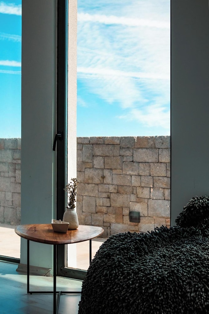 Horizon Luxury Seafront Villa