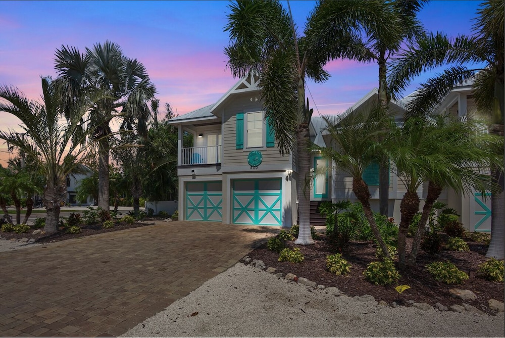 Sunset & Sand 4 Bedroom Townhouse