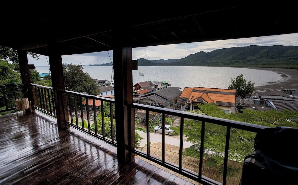Baan Lhong View Lay