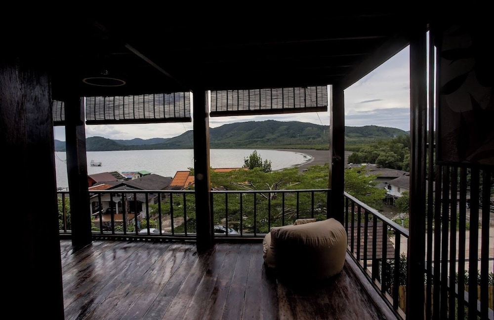 Baan Lhong View Lay
