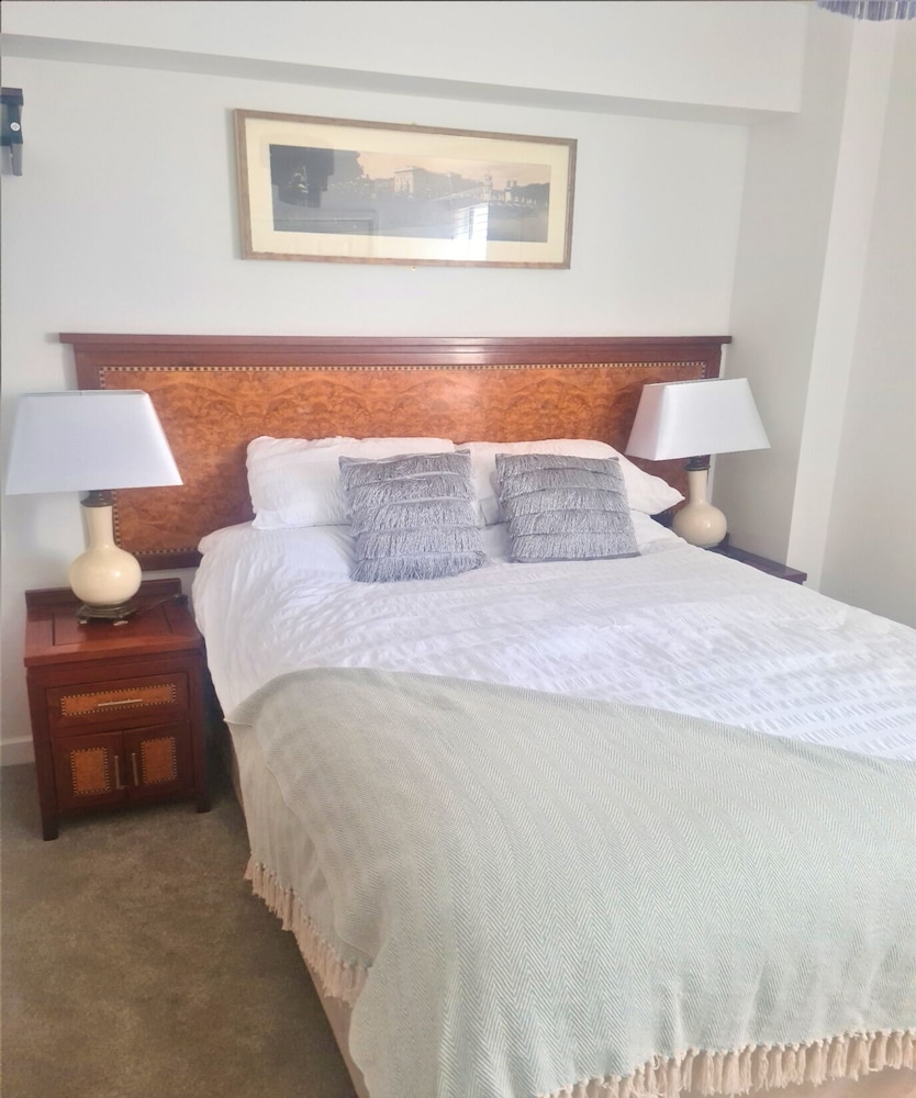 Ramsgate Vacations - White Stag Lodge - Property Image 4