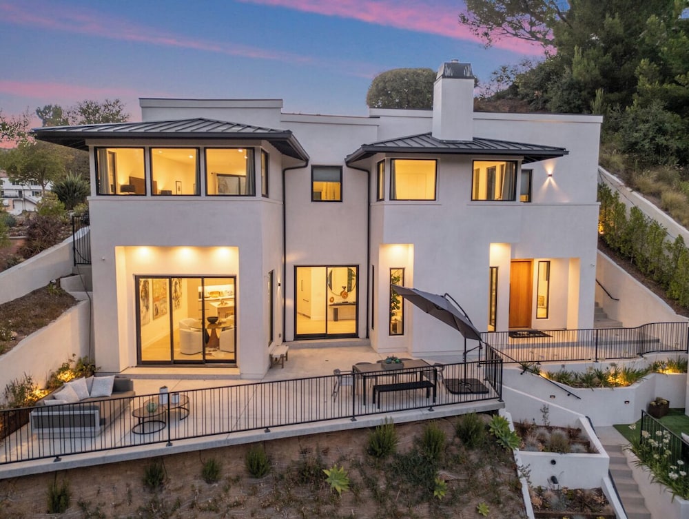 Belden Modern Villa - Iconic Hollywood Hills Retreat
