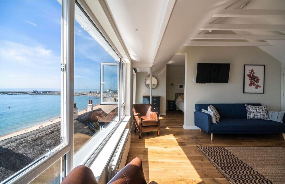 3 Beach Way House