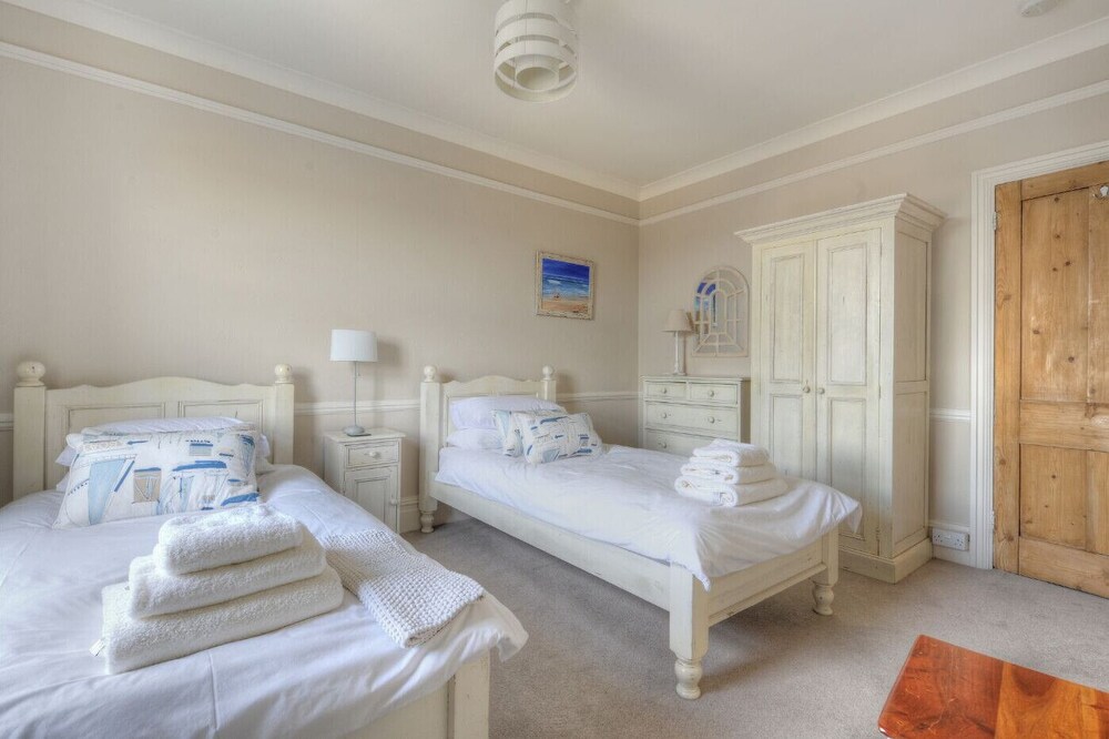 2 Hadleigh Villas