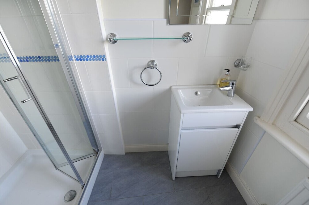 2 Hadleigh Villas