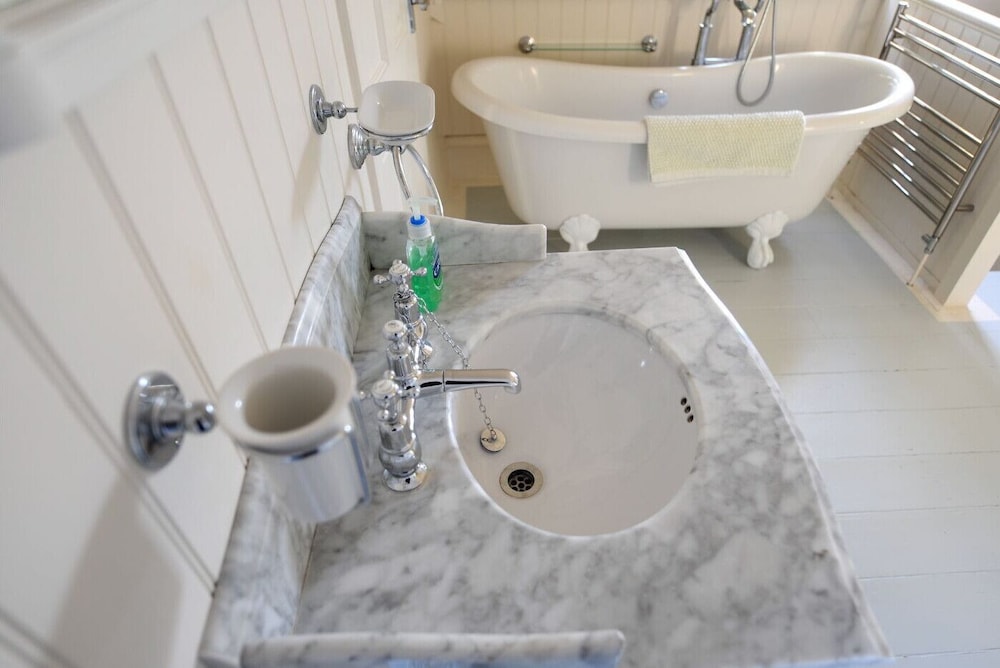 2 Hadleigh Villas
