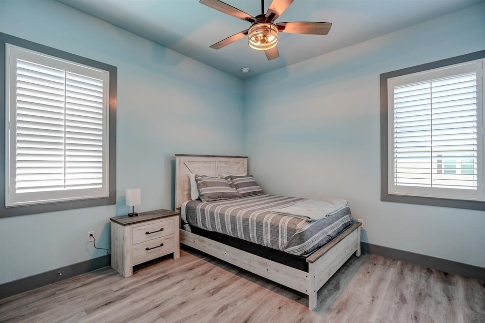 836 San Carlos Drive 4 Bedroom Home view 3
