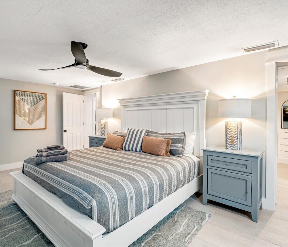 Luxury Pool Retreat near Siesta Key