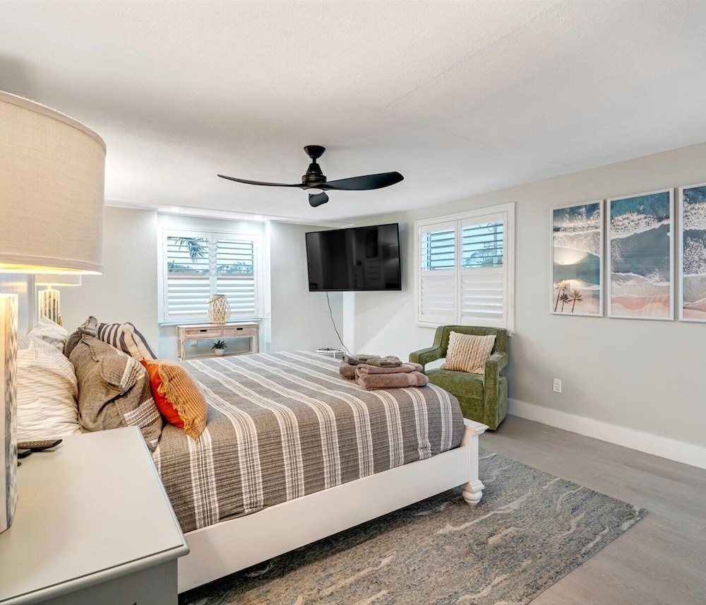 Luxury Pool Retreat near Siesta Key