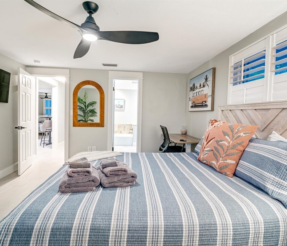 Luxury Pool Retreat near Siesta Key