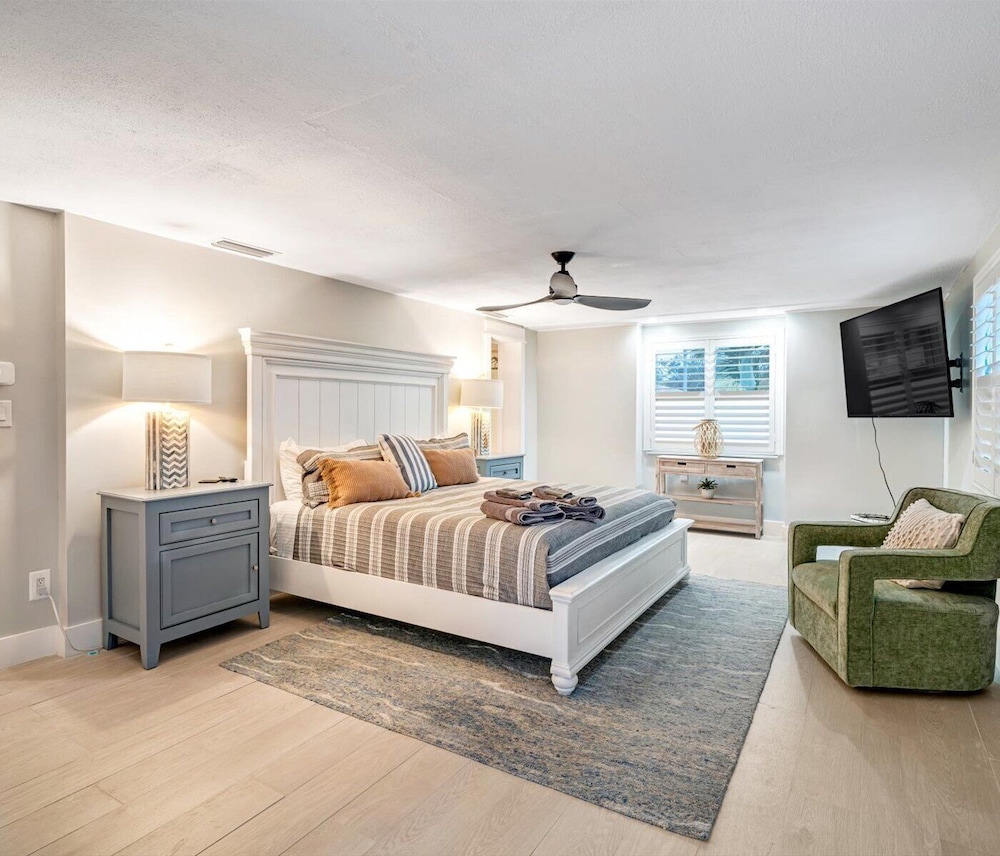 Luxury Pool Retreat near Siesta Key