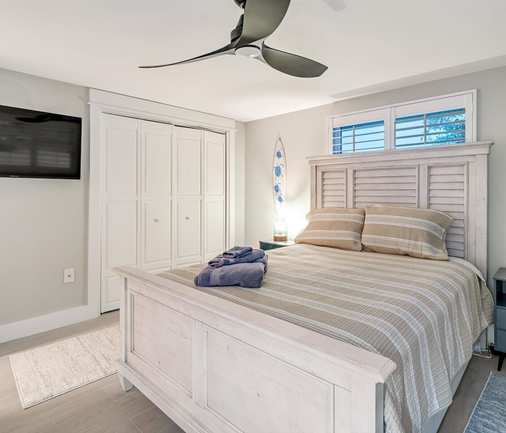Luxury Pool Retreat near Siesta Key