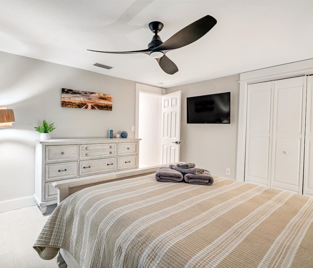 Luxury Pool Retreat near Siesta Key