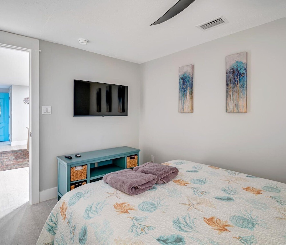 Luxury Pool Retreat near Siesta Key
