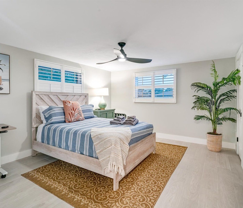 Luxury Pool Retreat near Siesta Key