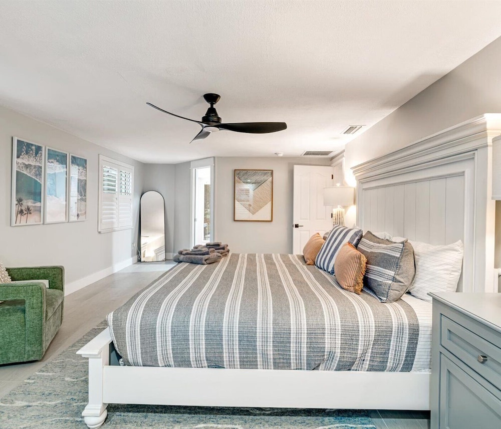 Luxury Pool Retreat near Siesta Key