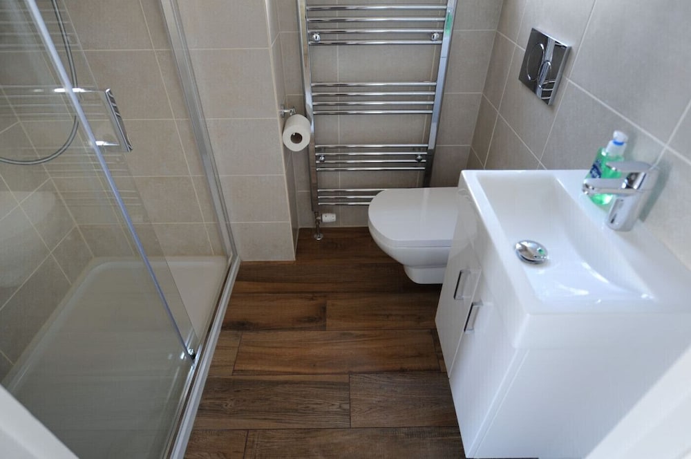 2 Hadleigh Villas