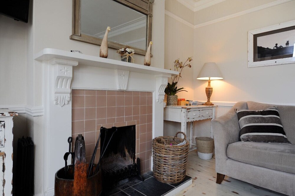2 Hadleigh Villas