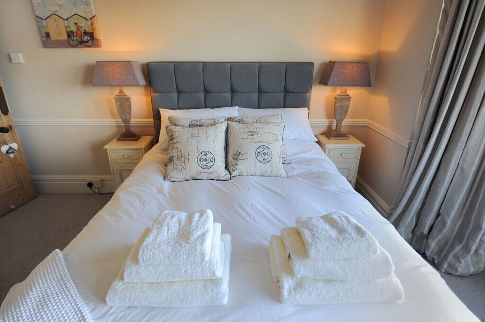 2 Hadleigh Villas