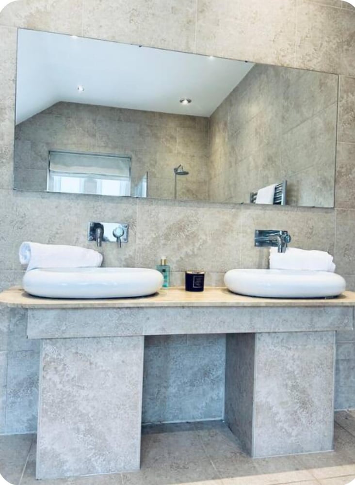 Lodge - Sleeps 18, pet Friendly & Free Parking