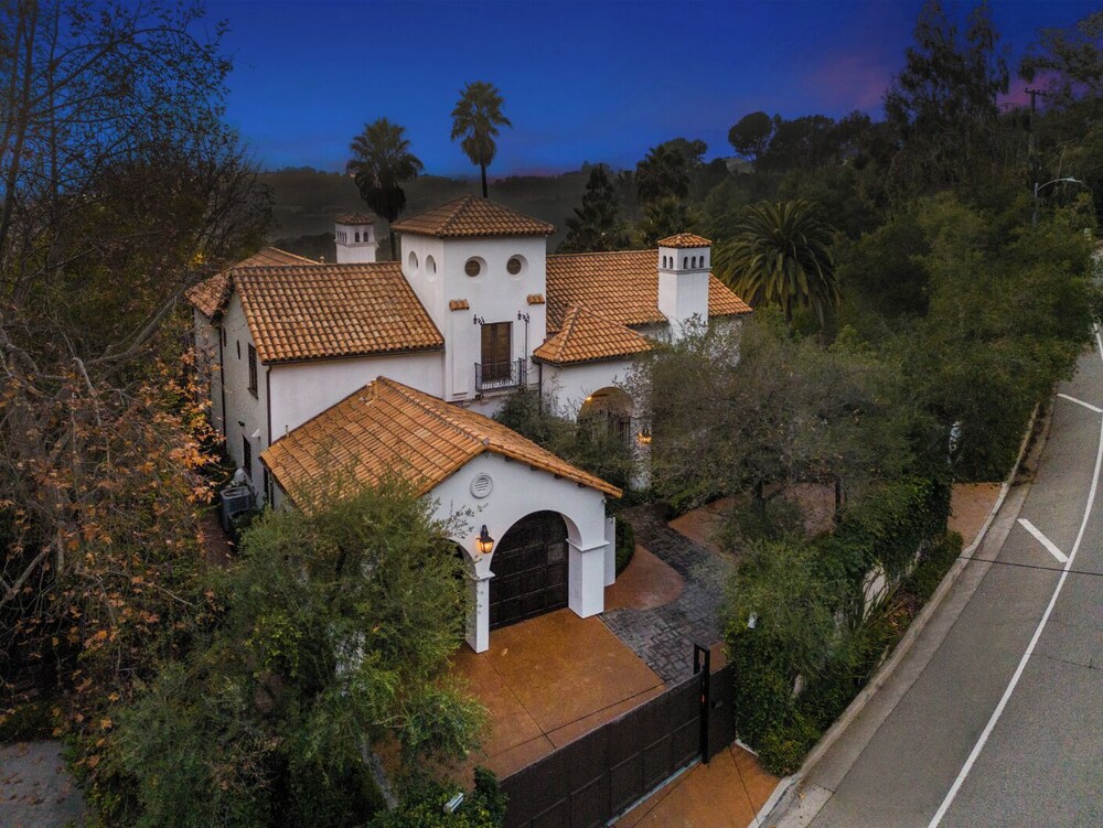 Spanish Villa - Stunning Coldwater Canyon Villa With Pool and Views - Image 2