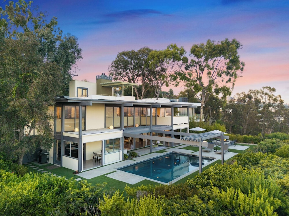Solara Point - Sunset to Skyline With Pool & Epic Views