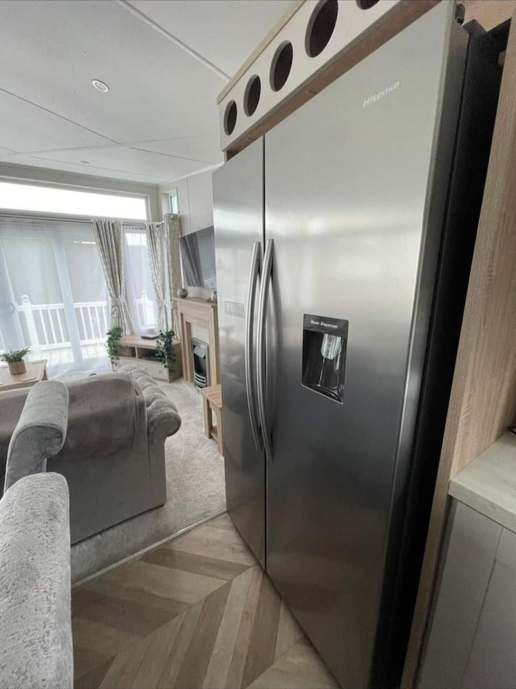Skegness - Lodge - Sleeps 6 - Parking - Garden