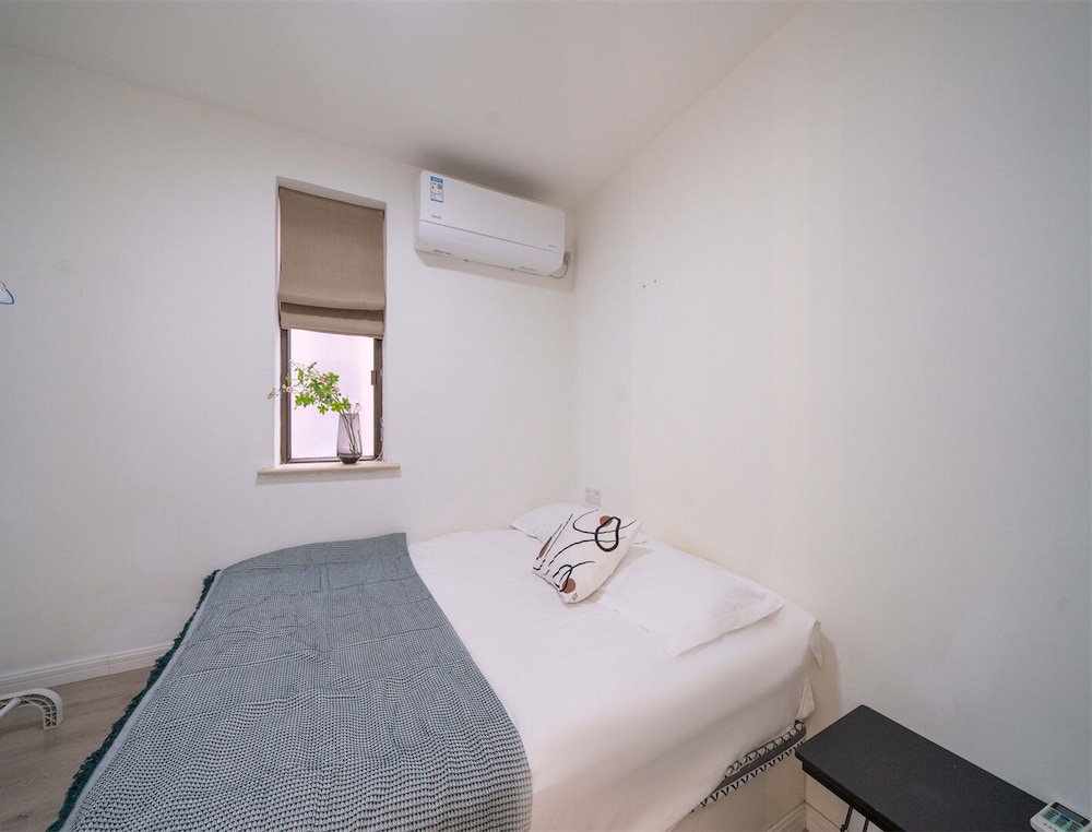 Book and Bed-Lujiabang