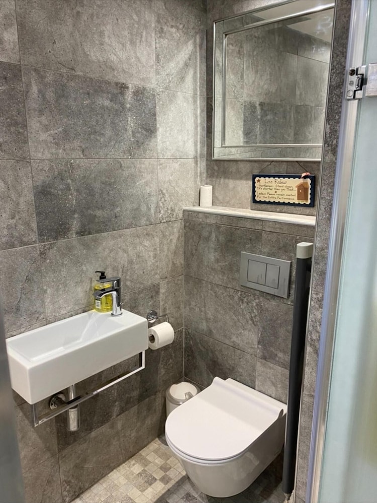 Oakwood Cabin Retreat in Bexleyheath