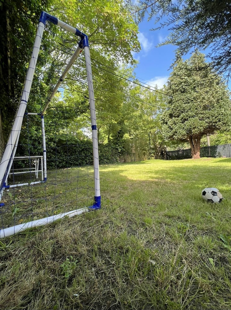 Immaculate 3-bed Cottage in Hampton