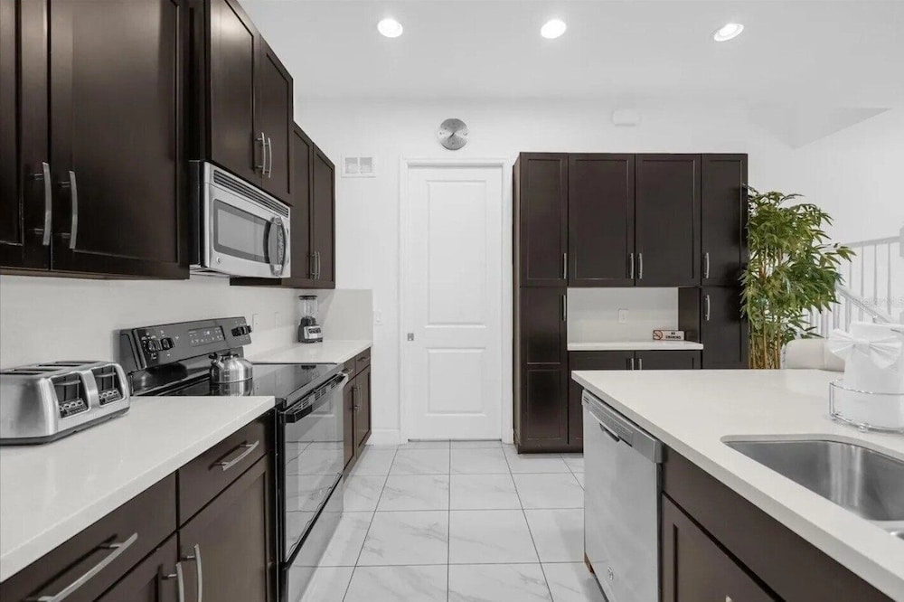 450cd-the Enclaves At Festival 5 Bedroom Townhouse