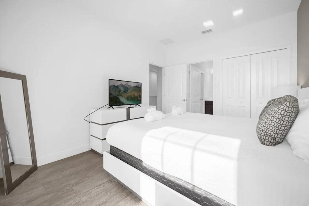 450cd-the Enclaves At Festival 5 Bedroom Townhouse