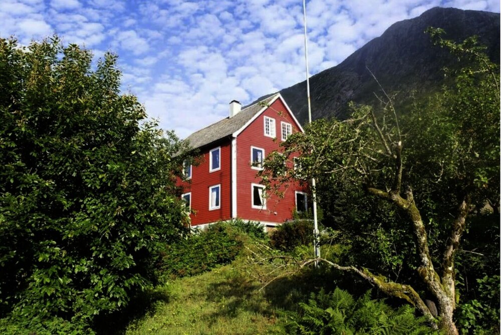Jølster Lake View