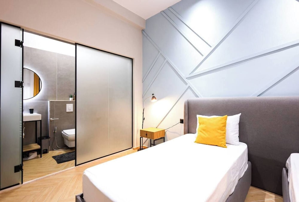 Grandstay Central 104