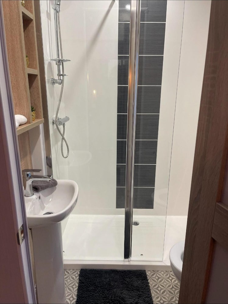 Skegness - Lodge - Sleeps 6 - Parking - Garden