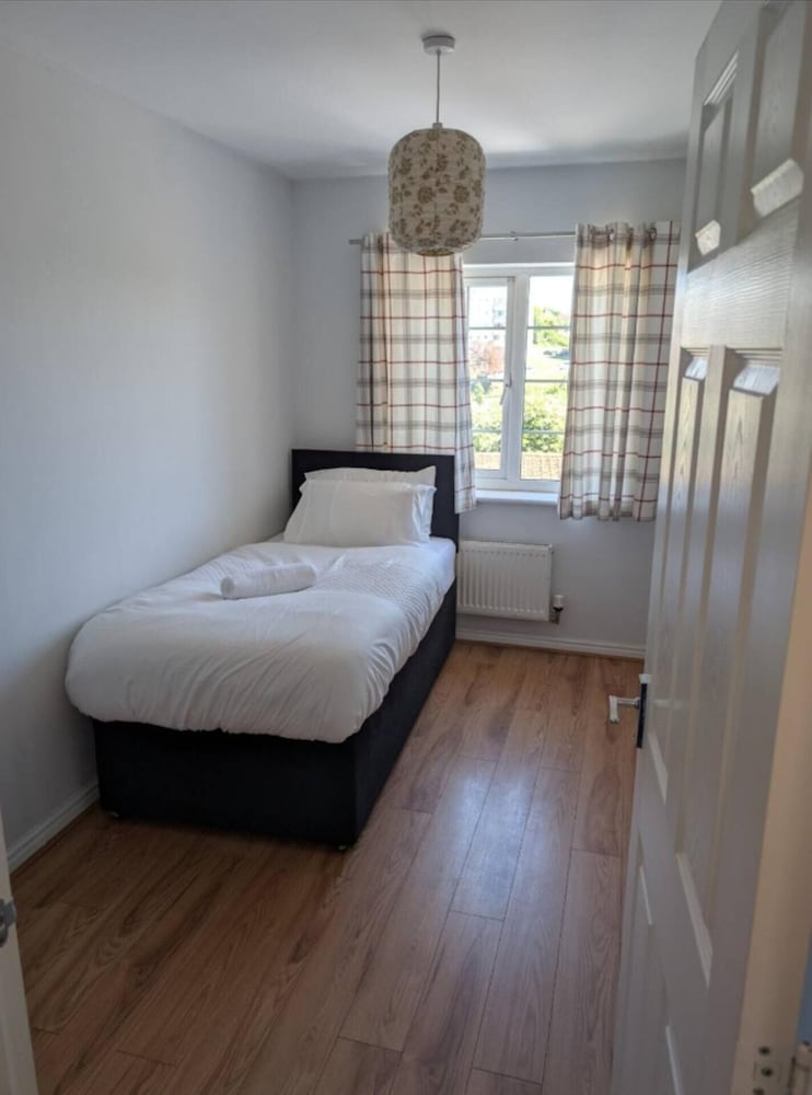 Enbrook Valley House - 3 Bedrooms, Folkestone