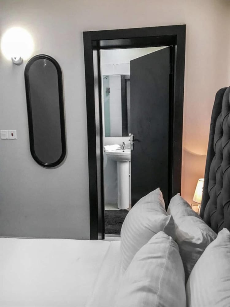 Lovely 2-bedroom Apartment Located in Lekki view 5